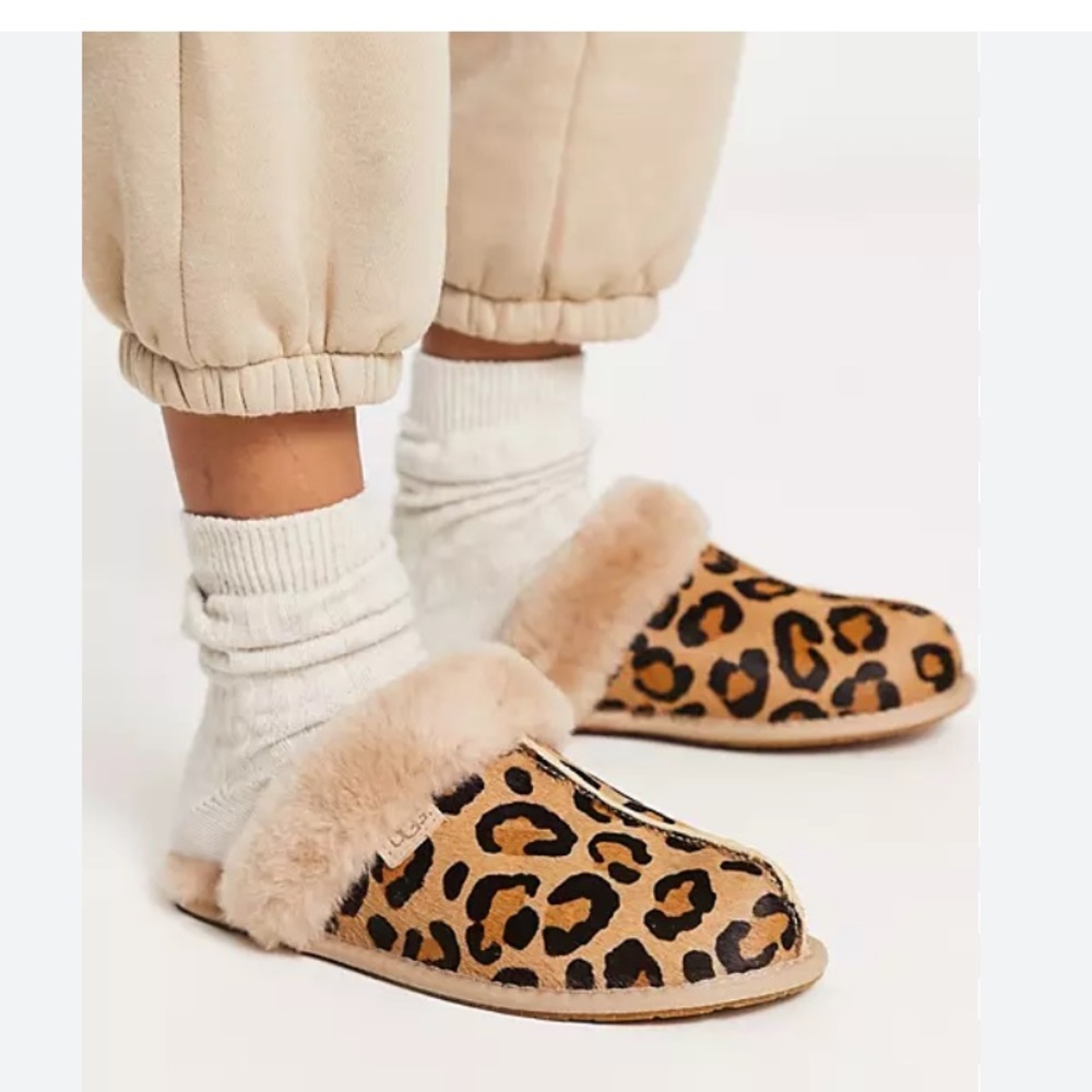 ***NWOT***UGG LEOPARD SLIPPERS